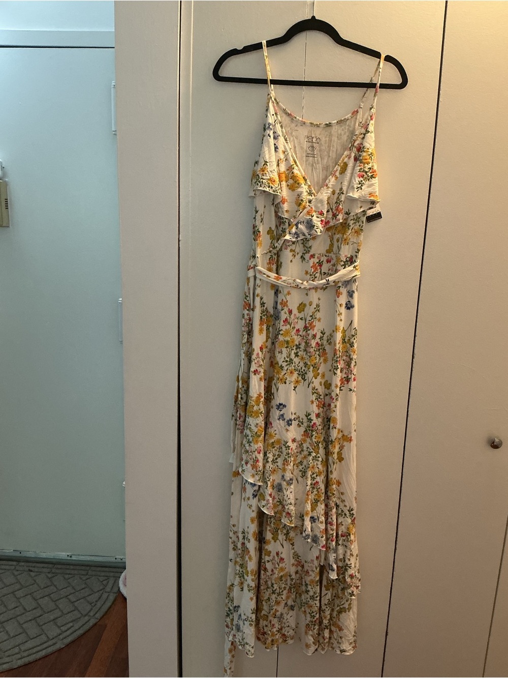 sofia by sofia vergara White Floral Wrap Maxi Dress